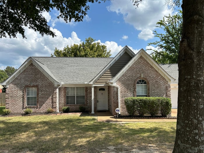 7939 Delta Lakes Boulevard, Walls