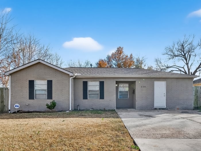 8782 Flossie Mae Street, Houston